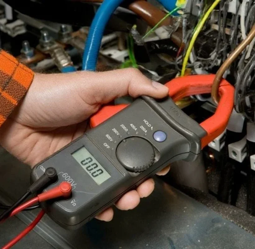pruebas-aislamiento-deteccion-sobrecalentamiento-multimetro-pinza (1)