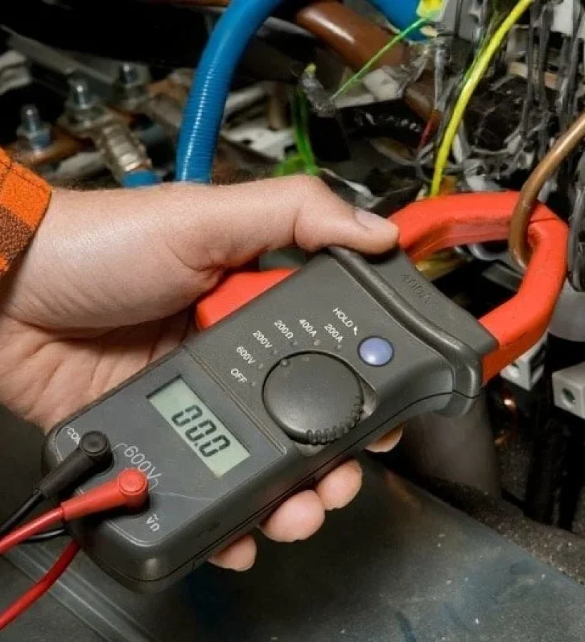 pruebas-aislamiento-deteccion-sobrecalentamiento-multimetro-pinza (1)